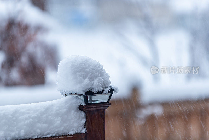 后院正在下雪