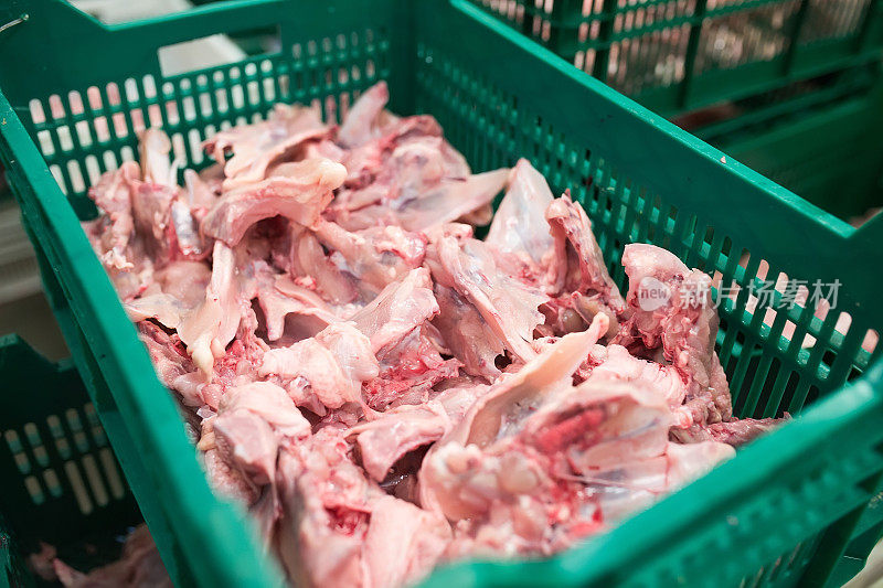 肉类加工厂的鸡肉。