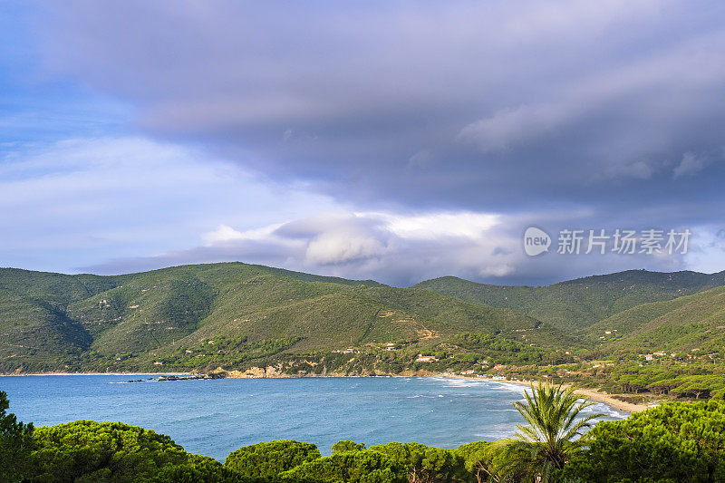 厄尔巴岛的拉科纳海滩(意大利托斯卡纳群岛)