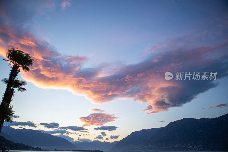 瑞士马焦雷湖的日出