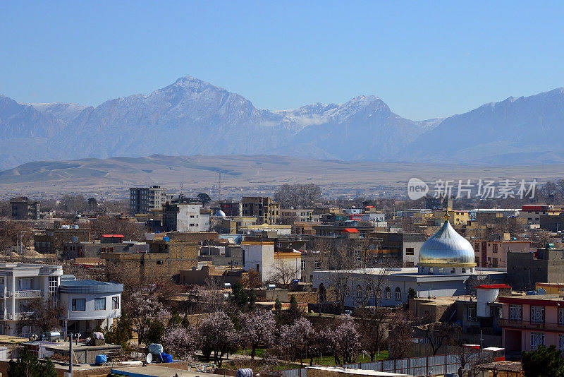 马扎里沙里夫-城市和山脉-全景，巴尔赫省，阿富汗