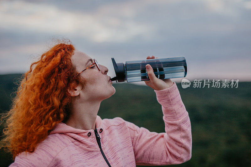 慢跑时要保持水分