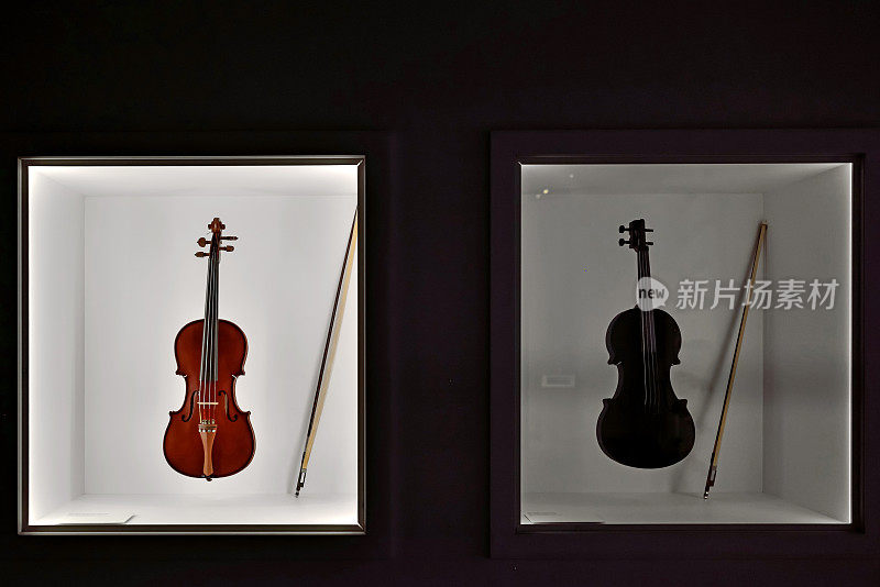 西班牙巴塞罗那:09.15.2021;3D打印小提琴对木古典小提琴