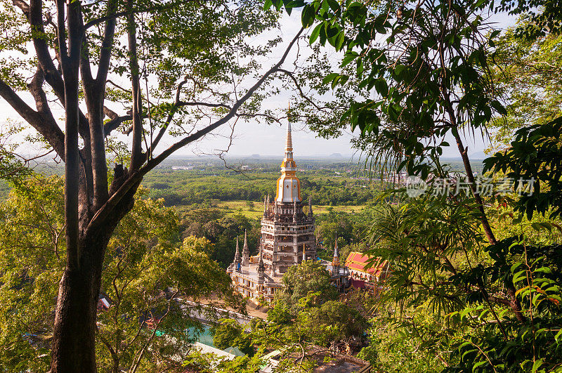 亚洲泰国甲米虎洞寺周边地区的高角度拍摄
