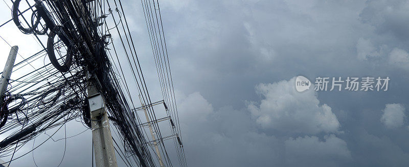 电线和暴风雨般的天空