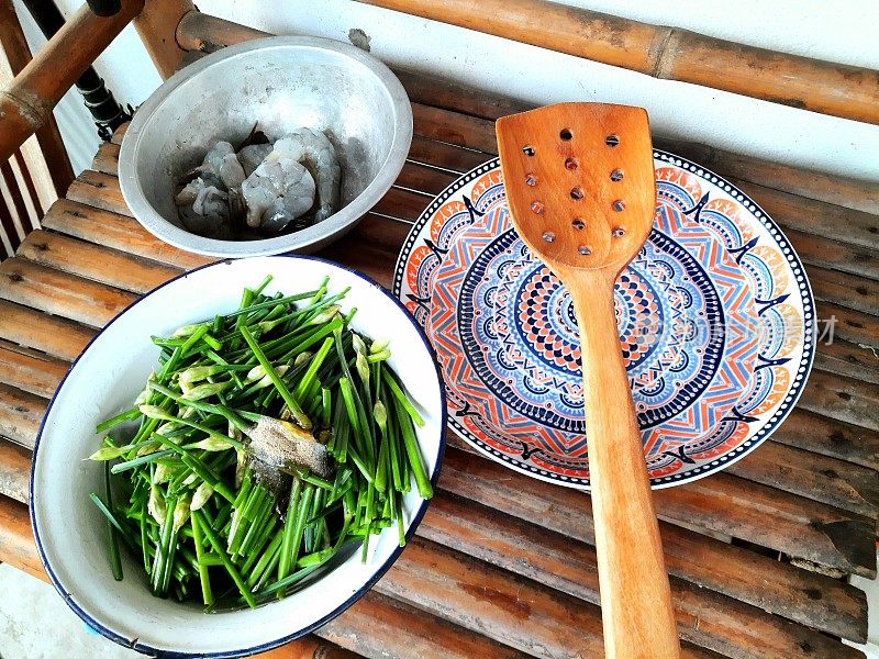 韭菜炒虾仁-食物准备。