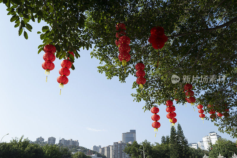 春节期间悬挂的灯笼