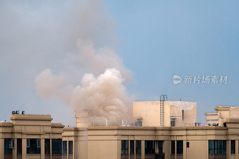 高层住宅楼着火了