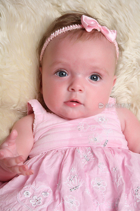 漂亮的粉红色的婴儿