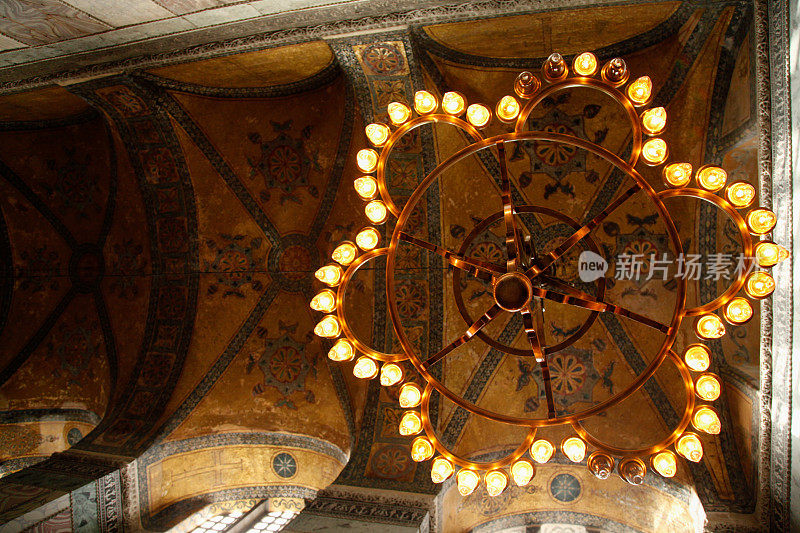 伊斯坦布尔圣索菲亚大教堂的烛台