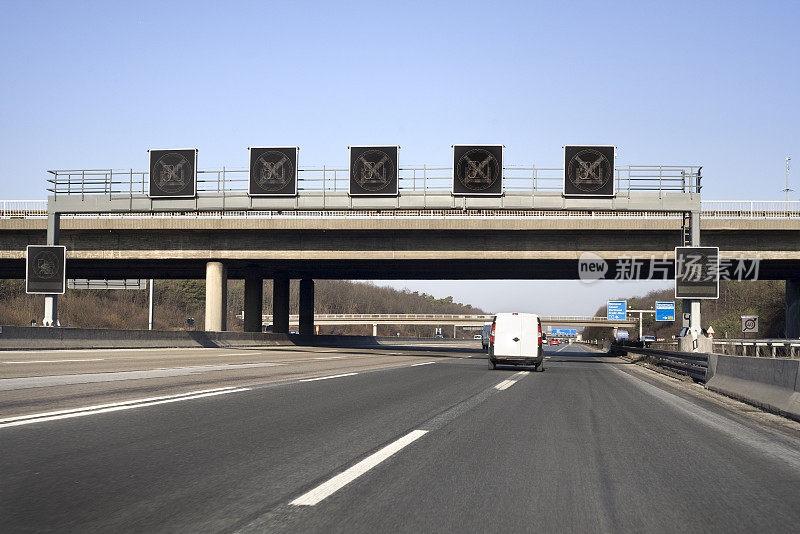 德国A5高速公路交通信息系统标志