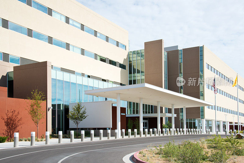 新墨西哥大学桑多瓦尔地区医疗中心医院现代建筑立面
