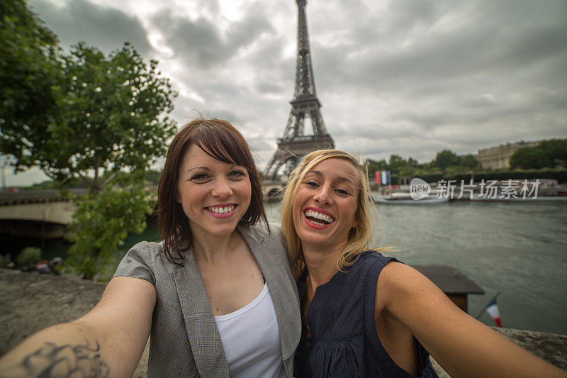 来张自拍吧!Paris-Eiffel塔