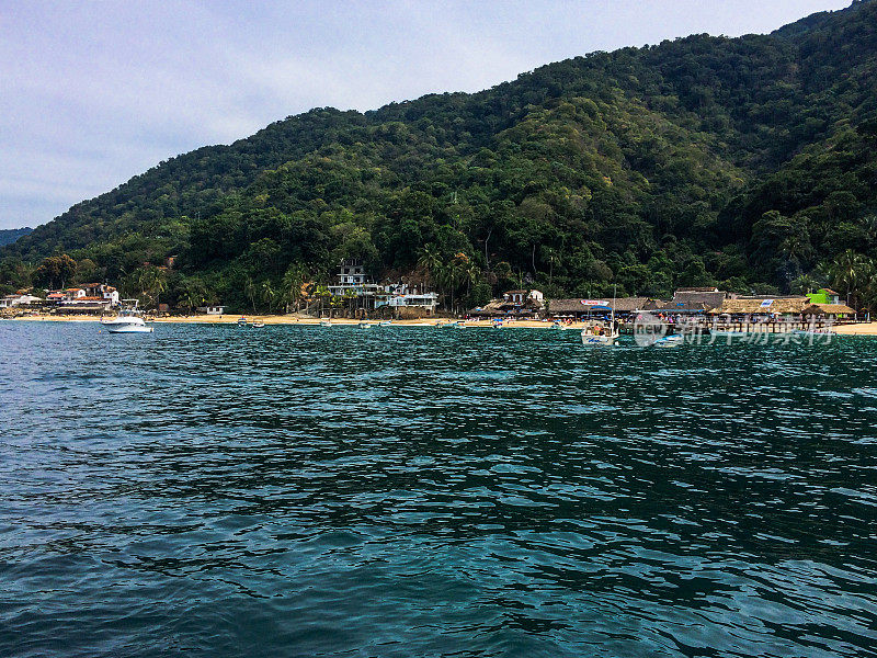 巴亚尔塔港墨西哥热带海岸线与海滩度假村