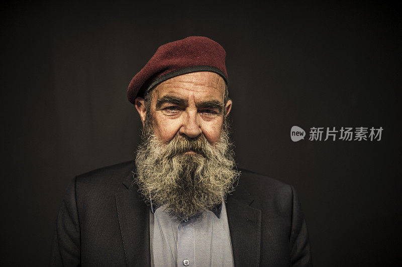 大胡子老人画像，年龄:70岁