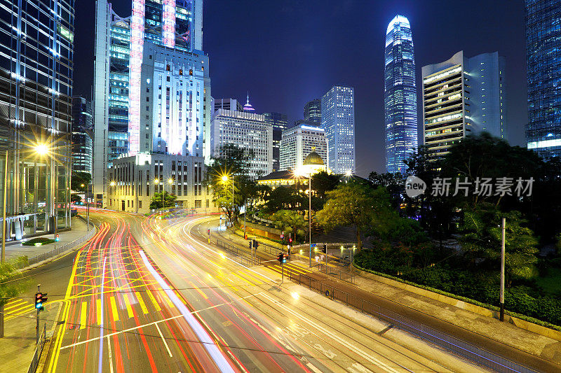 夜间城市的交通状况