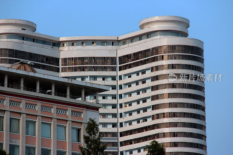 朝鲜:现代公寓大楼