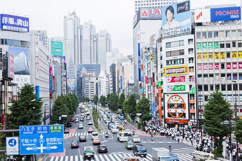 早上高峰时间去东京新宿