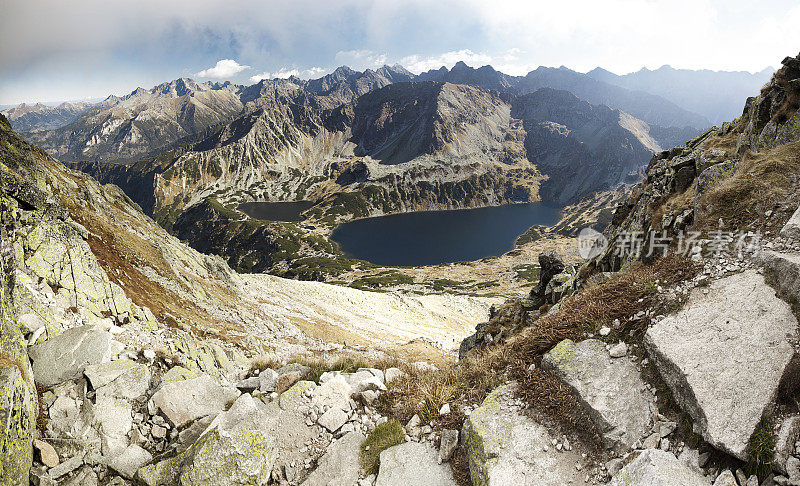 Tatra。波兰五池塘谷。