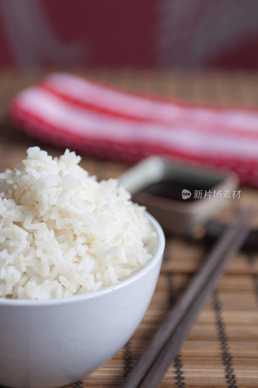 白米饭和筷子