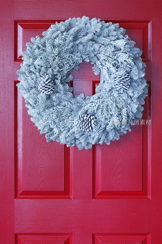 红门上的圣诞花环