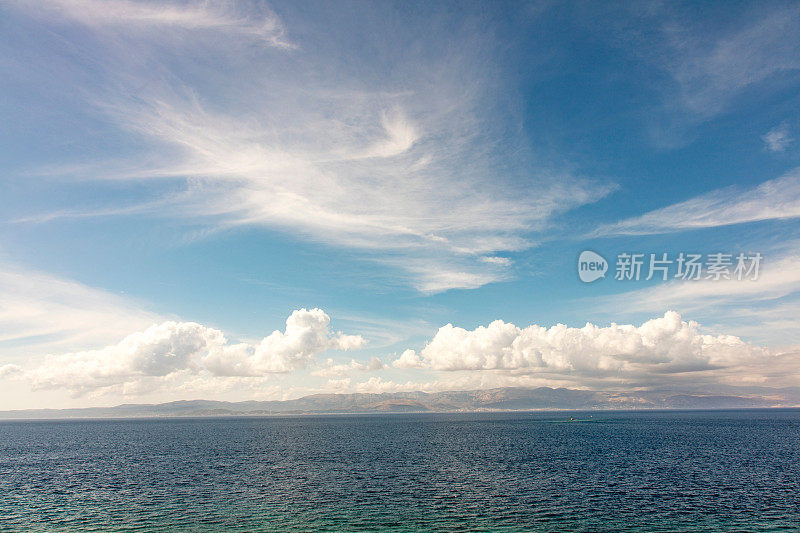 海面上的云景