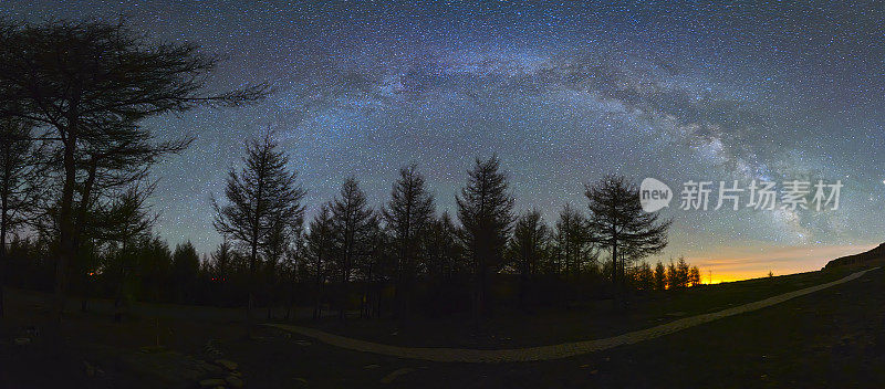 神秘的夜景观