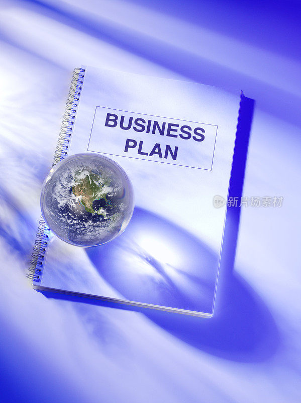 水晶球里的商业计划和世界地图