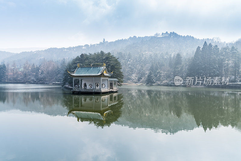 美丽的庐山湖