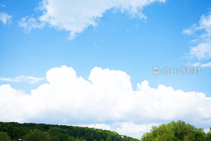 鲁格别特上空的天空和云朵