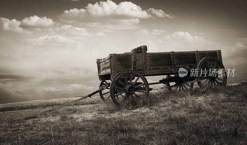 怀俄明州大草原上被遗弃的马车