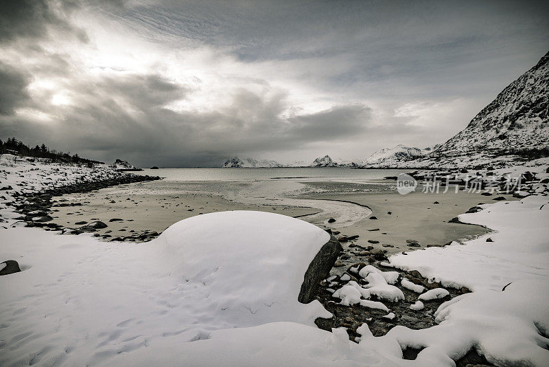 挪威罗弗敦的冬季雪景