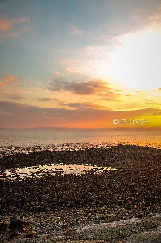 爱尔兰戈尔韦湾的日落