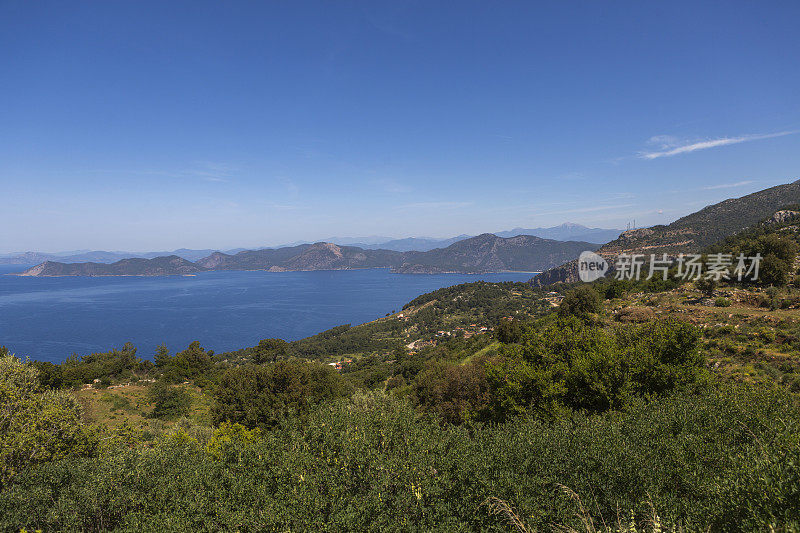 土耳其费蒂耶穆格拉附近的奥卢德尼兹蓝泻湖地区的地中海海岸