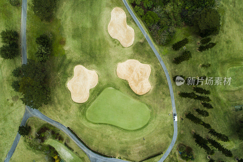 高尔夫球场的无人机照片。