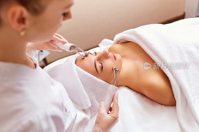 女性面部皮肤护理程序