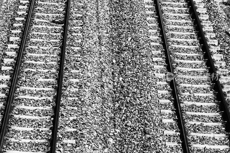 黑白铁路轨道作为工业背景