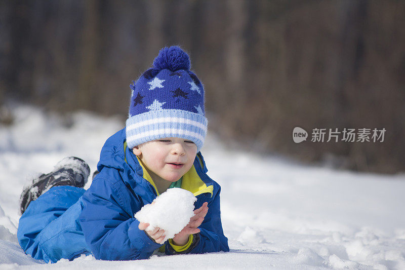 做一个大雪球