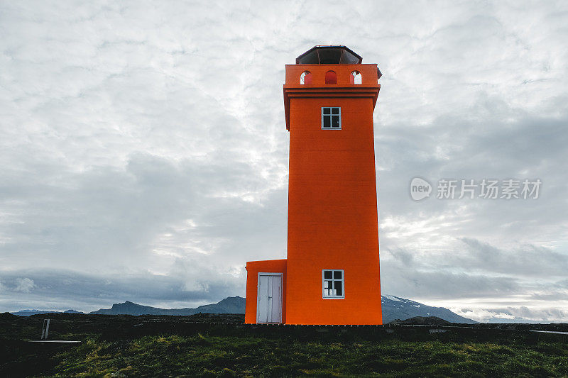 风景如画的冰岛橙色灯塔