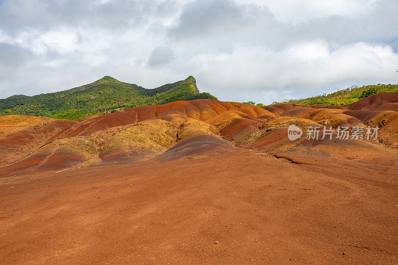 在Chamarel，毛里求斯的七彩土地景观。