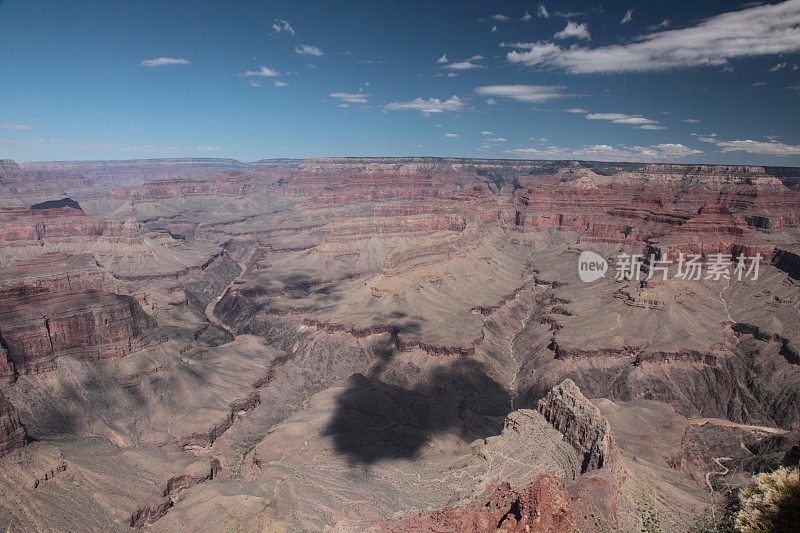 纪念碑溪远景的大峡谷