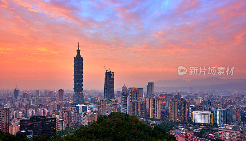 台北天际线和台北101大厦，Sunsey在戏剧性天空，台北