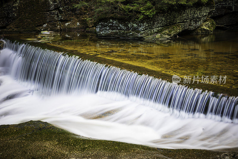 山间瀑布(HDRi)