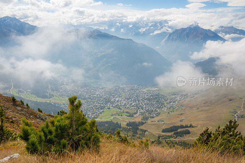 韦尔比尔瑞士阿尔卑斯山徒步旅行的风景