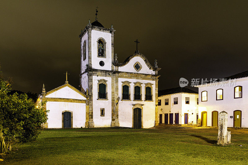 晚上在巴西里约热内卢的帕拉蒂的圣丽塔教堂。帕拉蒂是葡萄牙殖民地和巴西帝国的自治市