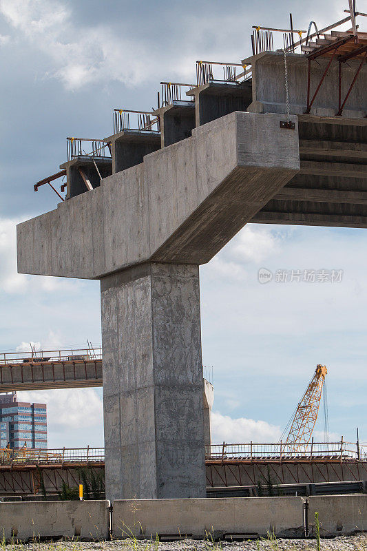 在亚特兰大地铁建设中的立交桥的垂直镜头