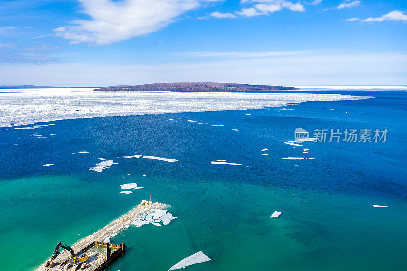 克里斯蒂安岛渡轮(雪松角码头)在拉方丹，小，加拿大，安大略省。
