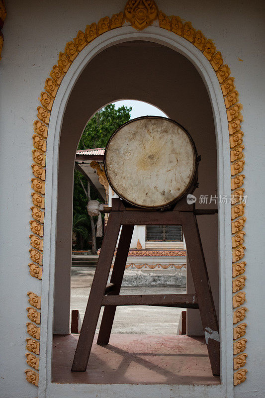 寺庙里的传统泰国战鼓
