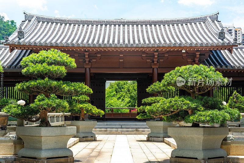 智莲庵是位于香港九龙钻石山的大型佛教寺院建筑群。