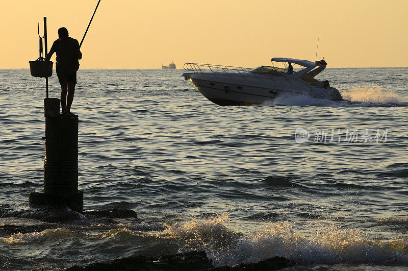 黎巴嫩贝鲁特海边的日落